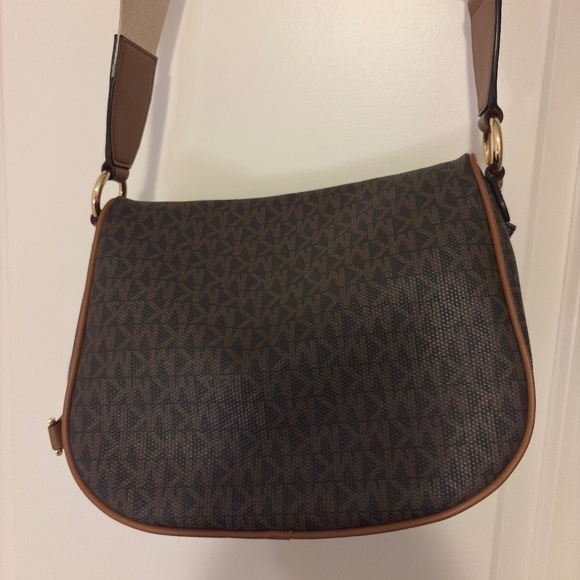 MICHAEL KORS Slater Medium Signature Logo Sling Pack - Picture 2 of 9